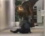 Japanci se plaše dinosaura koji nosi farmerke