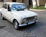 Svećenik papi darovao 20 godina star Renault 4