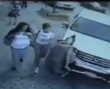 Šokantni video: Školarci preživjeli brutalni sudar dok su pješačili prema školi
