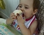 Pogledajte kako bebe jedu svoju prvu rođendansku tortu