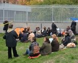 Uz velike mjere sigurnosti radnice Borca počele štrajk glađu ispred Suda BiH