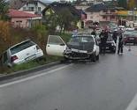Teška saobraćajna nezgoda u Cazinu, troje povrijeđenih