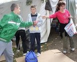 Izetbegović donirao grede za šatore roditeljima iz Konjević Polja