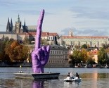 Češki umjetnik "pokazao" veliki srednji prst predsjedniku Zemanu
