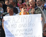 Građani protestovali ispred Općine Tuzla, nadležni "pobjegli" zbog dojave o bombi