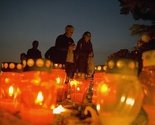 Svi sveti: Na zeničkom groblju zapaljeno hiljade svijeća