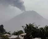 Indonezija: Vulkan  Sinabung izbacuje pepeo, evakuisani mještani sela