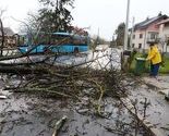 Oluja Teodor u Zagrebu čupala stabla, urušena zgrada, vjetar dizao krovove