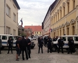Razbijena dvojezična tabla na policijskoj stanici u Vukovaru