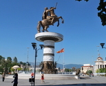 Skoplje pretvoreno u grandiozni kič, zbog izgradnje spomenika privredi prijeti kolaps