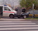 Dvoje povrijeđenih u sudaru taksija i vozila Hitne pomoći u Sarajevu