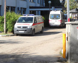 Maloljetnici autom udarili u drvo, jedan poginuo, dvojici se bore za život