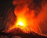 Etna izbacuje lavu 600 metara u vazduh