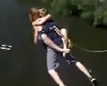 Da li biste vi smjeli izvesti ovakav bungee jumping?