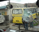 Napad na GRAS-ova vozila: Oštećena dva minibusa, vozači bez povreda