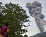 Aktivirao se vulkan u Indoneziji, vlasti naredile evakuaciju 15.000 ljudi