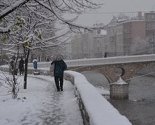Snijeg zabijelio gradove širom BiH, saobraćaj otežan i usporen