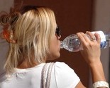 Hemikalije iz plastičnih čaša i boca uzrokuju glavobolju