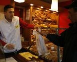 Zenica: Zahvalni građani sa suzama uzimali "hljeb za poslije"