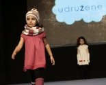 Djevojčice i dječaci u pletenoj odjeći poput pravih manekena prošetali pistom