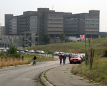 Radnici Kliničkog centra pušteni da se brane sa slobode