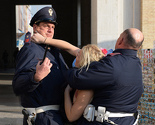 Policajci po Vatikanu ganjali članice grupe Femen