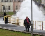 Oluja poharala Francusku i Britaniju, petero mrtvih, saobraćaj u kolapsu, letovi otkazani..