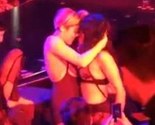 Miley Cyrus poljubila u usta plesačicu Britney Spears