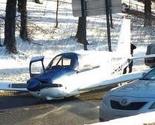 Avion prinudno sletio na autoput u New Yorku