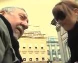 Snaga riječi: Pogledajte kako je strankinja pomogla slijepcu beskućniku