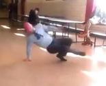 Nastavnik učenicima pokazao svoje breakdance vještine