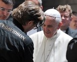 Papa prodaje svoj motocikl kako bi pomogao siromašnima