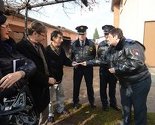 Sarajevski policajci uručili pomoć samohranom ocu četvero djece
