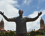 Kipari moraju izvaditi zeca iz uha statue Nelsona Mandele