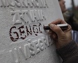 Višegrad: Žrtve karminom dopisale riječ "genocid" na spomen-obilježju