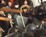 Ukrajina: Demonstranti upali u zgradu i brutalno napali policiju