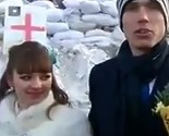 Ljubav na barikadama: Par se vjenčao u centru Kijeva dok bjesne protesti
