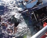 Tajland: Turisti panično skakali s broda koji je tonuo