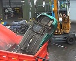 Ovako izgleda uništavanje automobila na otpadu