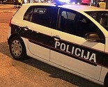 Sarajevo: Udarili u Mercedes, opljačkali vozača i pokušali mu ukrasti automobil