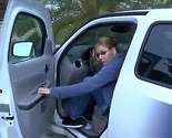 Naljutila se na novinara i ukrala mu automobil