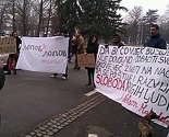Grupa građana u Prijedoru izašla na proteste