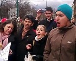 Druga strana protesta: Muzičke želje i "Moj dilbere" u horu