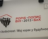 Članovi Međunarodne monitoring misije prate obradu podataka popisa