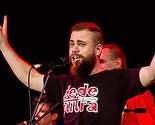 Dede Putra ima hit: Narodne se pare muzle, usta raja Tuzle