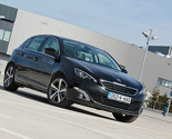 TEST: Peugeot 308 Allure 1.6 eHDi - Juriš na premium?