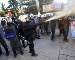 Policija upotrijebila suzavac i vodene topove protiv demonstranata u Istanbulu