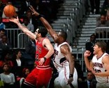I Cleveland slavio kod Oklahome, Clippersima derbi protiv Houstona