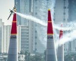 Održan prvi Red Bull Air Race: Bonhomme pobijedio starog rivala