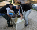 Izvukli i popravili klupe koje su vandali razbili i bacili u Lišticu
